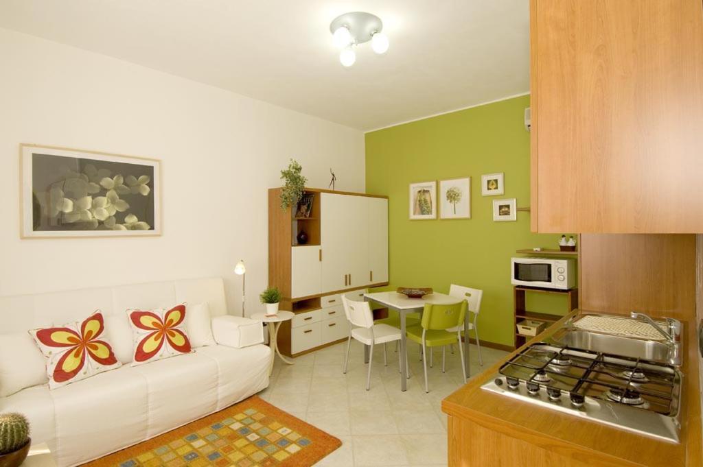 Appartamenti Villa Anna Melegnano Bagian luar foto
